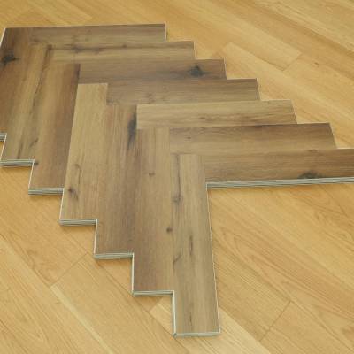 Panele winylowe SPC ze zintegrowanym podkładem Jodełka Delux PAN000367  Klasa 34 6 mm