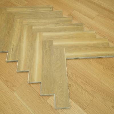 Panele winylowe SPC ze zintegrowanym podkładem Jodełka Classique PAN000369 Klasa 34 6 mm